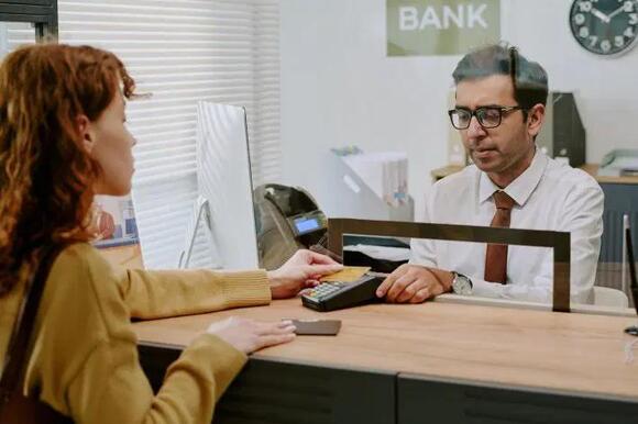 6 Bank Letters Seniors Ignore That Can Trigger Account Freezes - NewsBreak