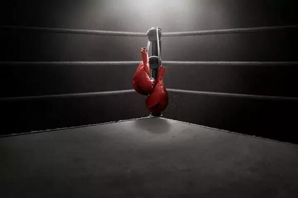 Ref Ignores Corner's Towel, Lets Fight Continue - NewsBreak