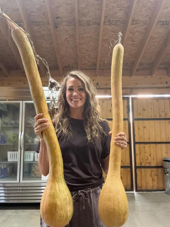 Carrie Underwood Harvest Squash As Large As Baseball Bats: 'We'll Be Eating  These All Winter!' - NewsBreak