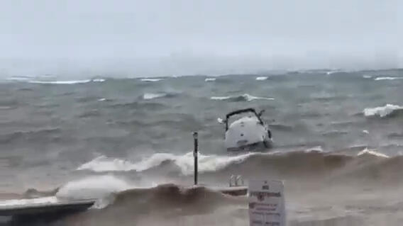 At least six dead & two missing after boat capsizes on Lake Tahoe during  terrifying storm that caused 8-foot waves - NewsBreak