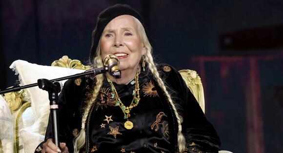 Music Icon, 82, Becomes U.S. Citizen After Slamming Trump - NewsBreak
