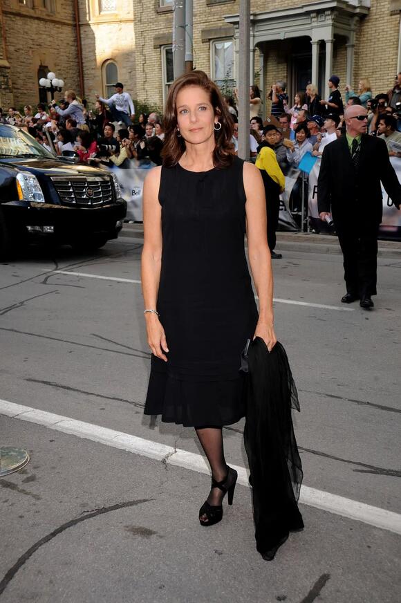 Debra Winger Looks Unrecognizable As She Makes Sudden Return To ...