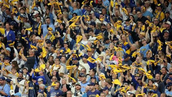 Milwaukee erupts as Brewers return to World Series after 44 years