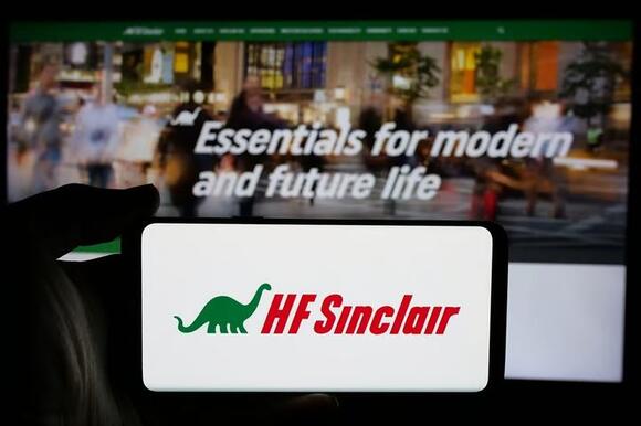 HF Sinclair Stock Crashes 14% After CEO Takes Sudden Leave - NewsBreak