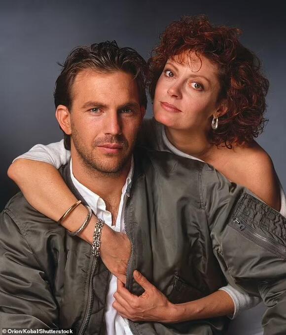 Kevin Costner reunites with Susan Sarandon as they strike a sweet pose at  gala - 36 years after starring in Bull Durham together - NewsBreak