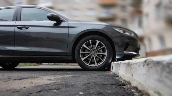How to Park Close to a Curb Without Scratching Your Bumper: The Two ...