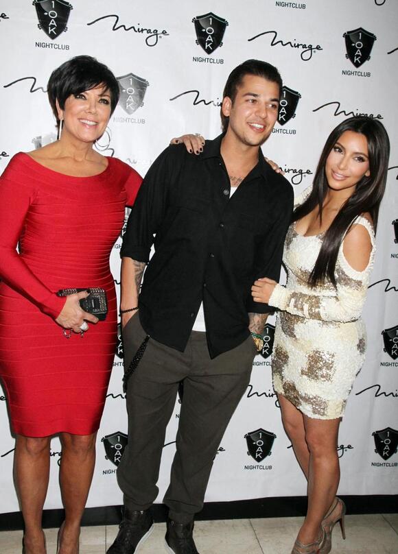Rob Kardashian Makes Rare Appearance in Instagram Photo Shared by Sister Kim - NewsBreak