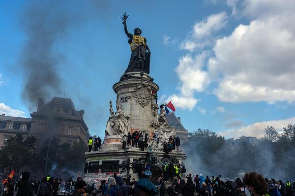 Louvre, Picasso Museum, Musée d'Orsay Will Close Saturday In Anticipation of Hard-Left Groups Targeting Public Buildings, Says Interior Minister