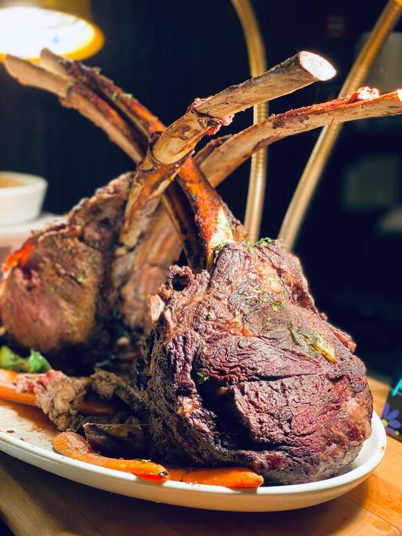 4 Steakhouse Chains That Get Prime Rib and Baked Potatoes Right - NewsBreak