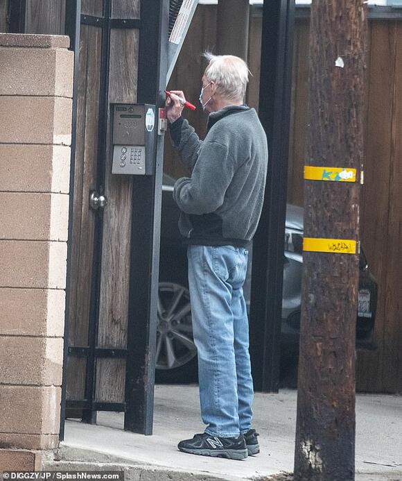 This Is My House Crocodile Dundee Paul Hogan 81 Sends Message To Vagrants Camped Outside His 3 5m La Mansion As The Homeless Overrun Venice Beach News Break