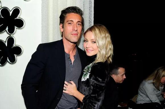 David Muir makes shocking confession that leaves close friend Kelly Ripa stunned - NewsBreak