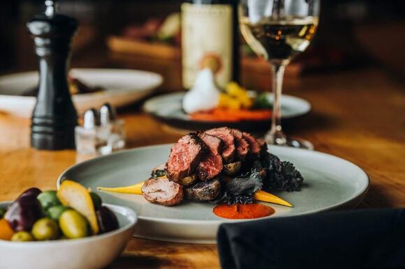 ‘Difficult decision': Popular restaurant + wine bar set to close in ...