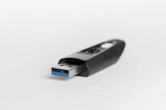 Why Experts Say You Should Never Charge Your Phone in a Public USB Port ...