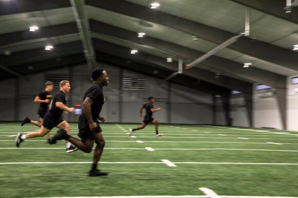 3 Running Workouts to Help Ace Your Next Fitness Test - NewsBreak