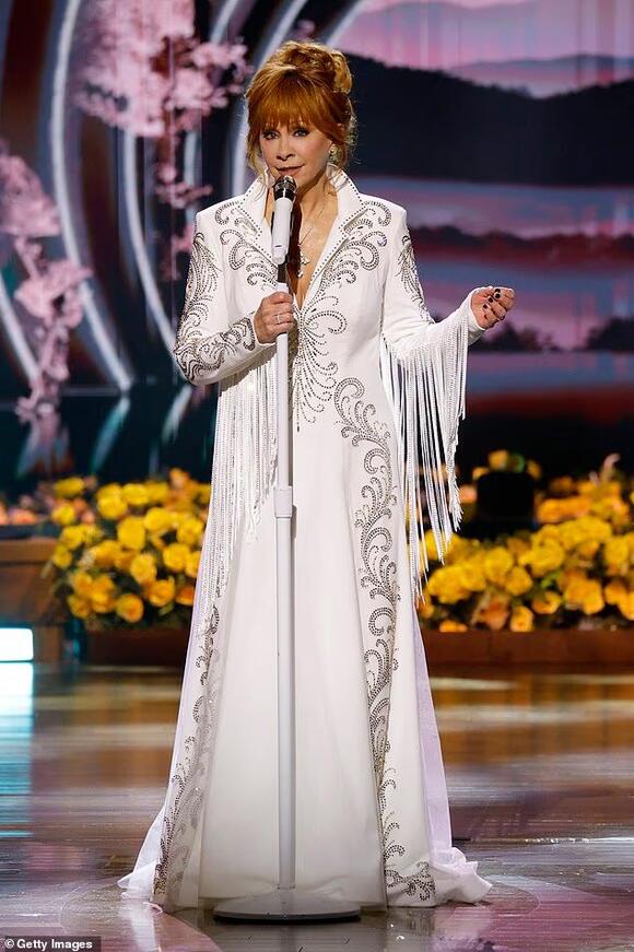 Katy Perry and Carrie Underwood join Reba McEntire at tribute concert ...