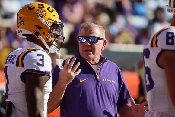 Brian Kelly Blames Steve Sarkisian for Texas’ Offensive Struggles With Arch Manning: ‘Not Going to Bench Him’
