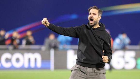 Fàbregas, Paz dedicate historic Man United rout to loyal Como fans