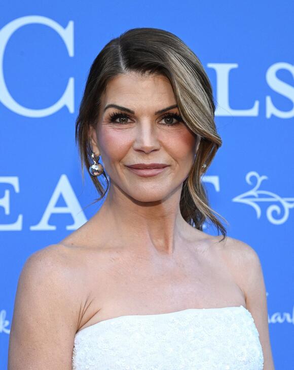 13 Actors Who Made Career Comebacks Thanks to Hallmark - NewsBreak