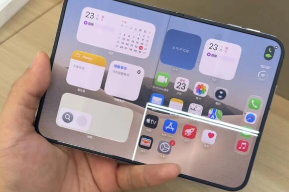 Early iPhone Duo owners report screens cracking along the hinge