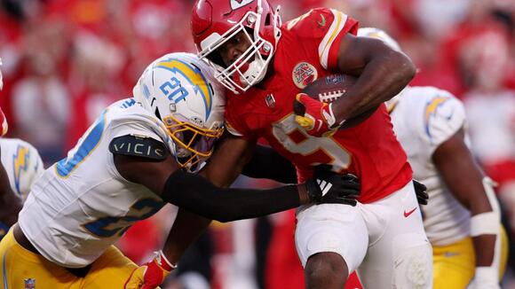 Kenneth Walker Shines, But Chiefs Goal-Line Failure Frustrates - NewsBreak