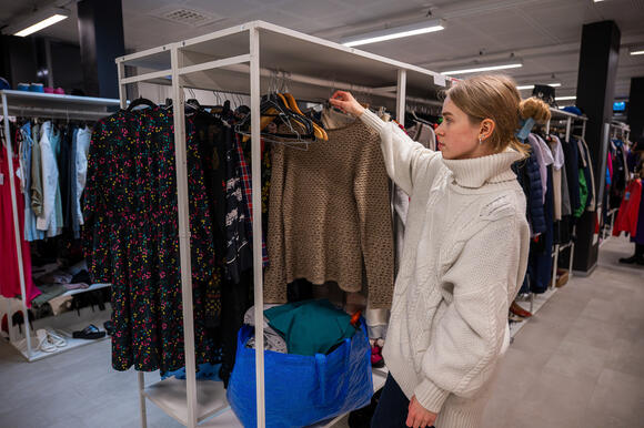 Berlin Thrift Shops For Y2K Fashion Finds - NewsBreak