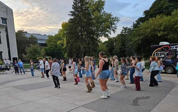 Free Line Dancing!? Here Are 3 Places In Davenport Iowa Where You Can ...