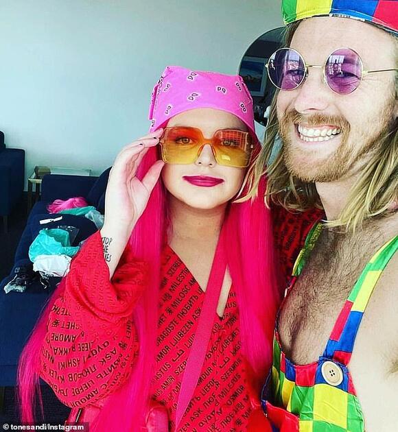 tones-and-i-s-secret-boyfriend-revealed-dance-monkey-hitmaker-has-been