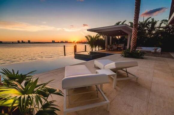 Picture Idea: 17 Most Extravagant Suites With Private Pools In The Us