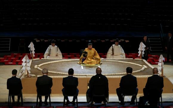 sumo-stars-make-giant-splash-in-london-newsbreak