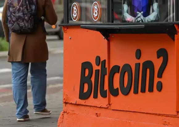 Bitcoin Drops Below $81K, Triggering Nearly $1B Crypto Liquidation Wave ...