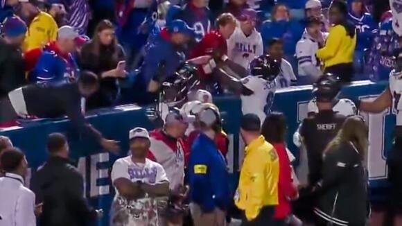 Lamar Jackson Shoves Fan in Wild Crowd Brawl After Buffalo Fan Smacks Him and DeAndre Hopkins [VIDEO] - NewsBreak