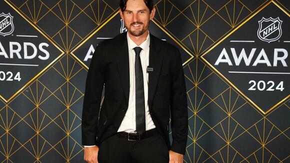 Winnipeg Jets add a final twist to Connor Hellebuyck's departure by unfollowing him on Instagram