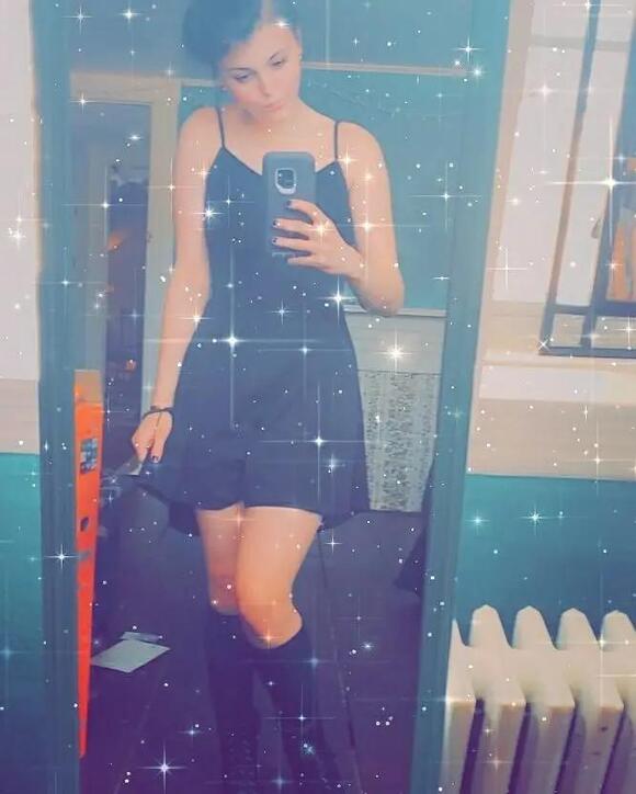 OnlyFans model who filmed herself urinating on grocery store food busted for hotel room pee