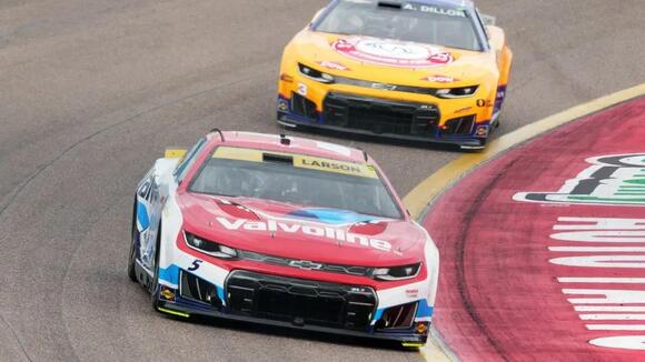 Kyle Larson holds slight advantage in The Chase with three races remaining
