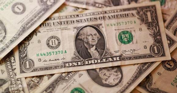 Yen jumps as oil, AI and France worries rattle markets