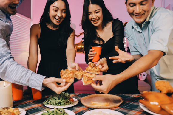 9 Rude Behaviors That Can Completely Ruin a Potluck - NewsBreak