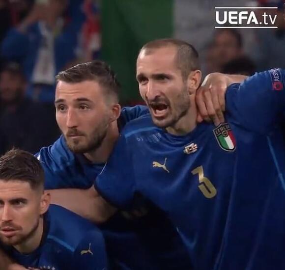 Giorgio Chiellini Claims He Put A Curse On Bukayo Saka Before He Missed The Decisive Penalty In Euro 2020 Final Video Shows Italian Mouthing South American Kiricocho Hex During England Star S Run Up