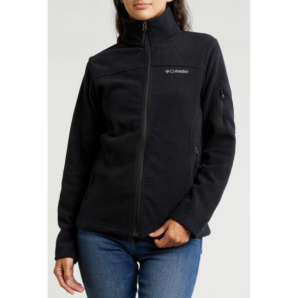 Nordstrom Rack Is Selling a ‘Warm and Soft' 65 Fleece Jacket for Just
