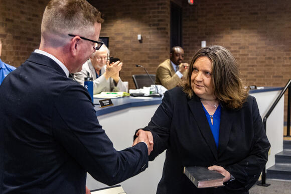 Newark swears in two new city council members - NewsBreak