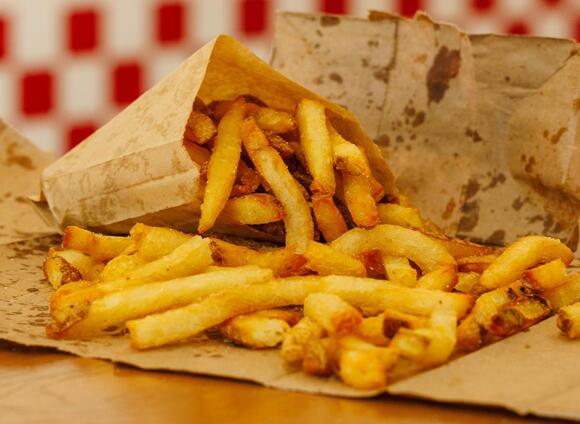5 Restaurant Chains That Still Hand-Cut Their Fries, According to ...