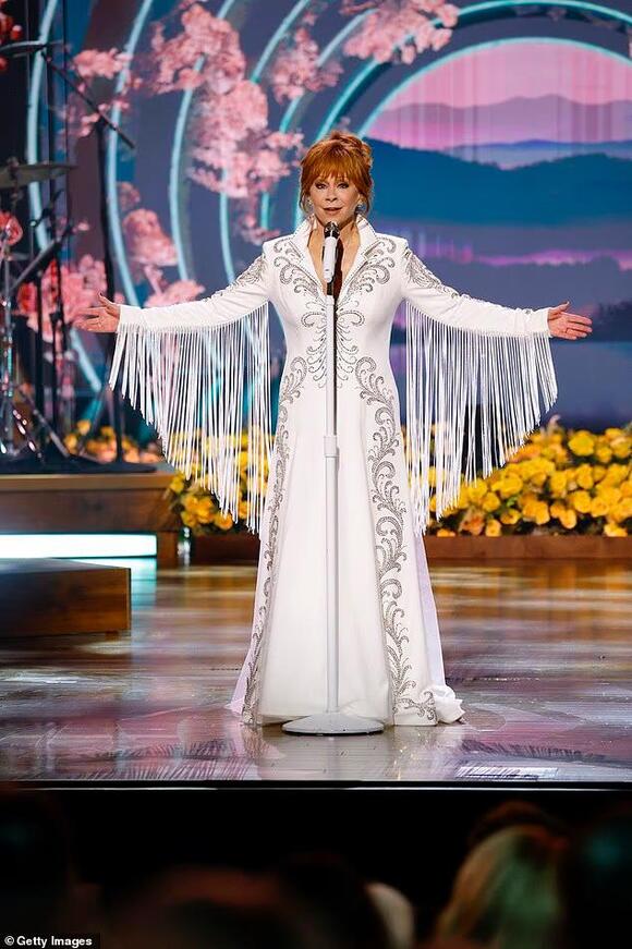 Katy Perry and Carrie Underwood join Reba McEntire at tribute concert ...