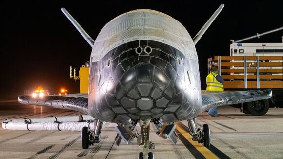First clear image of China's mysterious 'divine dragon' space plane ...