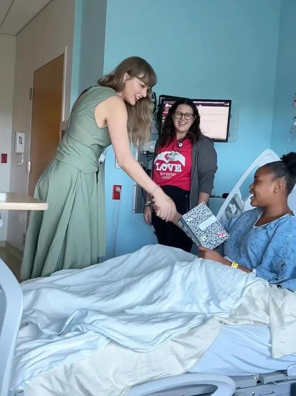 Taylor Swift surprises patients at Florida children's hospital after Travis  Kelce date night - NewsBreak