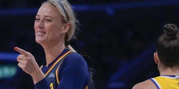 Sophie Cunningham shares hilarious reaction after near brush with sex toy  vs. Sparks - NewsBreak