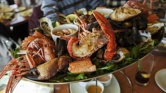 The 10 Most Overpriced Menu Items at Major Seafood Chains - NewsBreak
