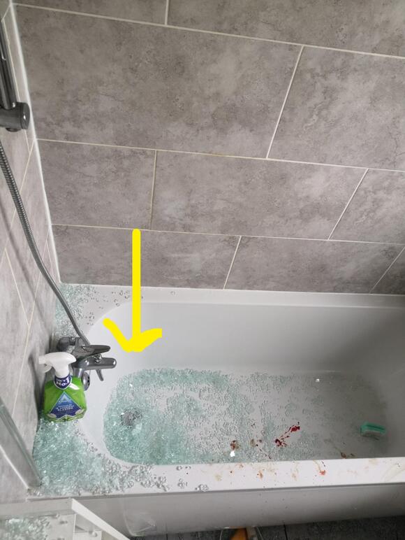 "She Just Wanted To Hang A Picture..." 30 Photos Of People Trying To