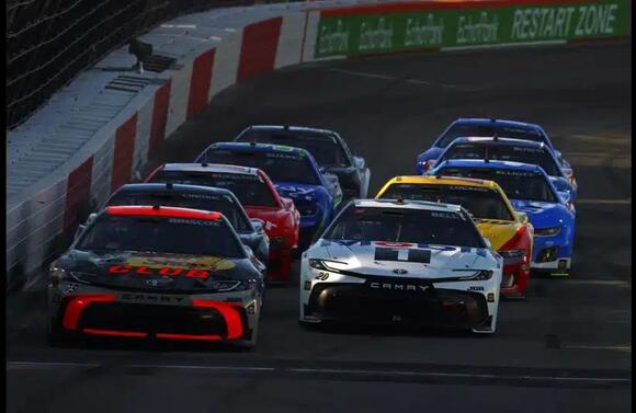 Bell, Briscoe Climb Chase Standings With Four Races Left