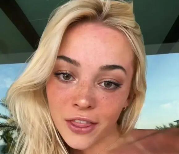 Olivia Dunne Poses Rocking Crotch Bikini With Her Body On Full Display(02)