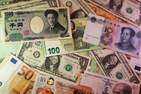 French debt risk premium reaches euro zone sovereign crisis levels