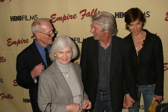 Joanne Woodward's Daughters Talk Highly About Their 'Family Rock ...